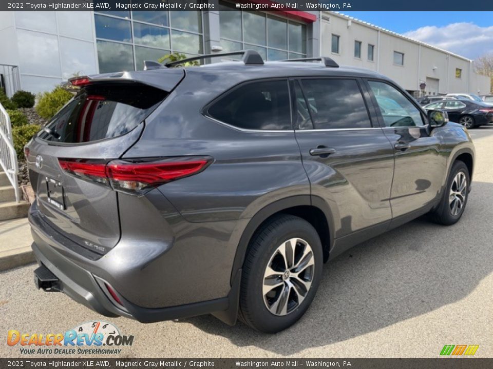 Magnetic Gray Metallic 2022 Toyota Highlander XLE AWD Photo #9