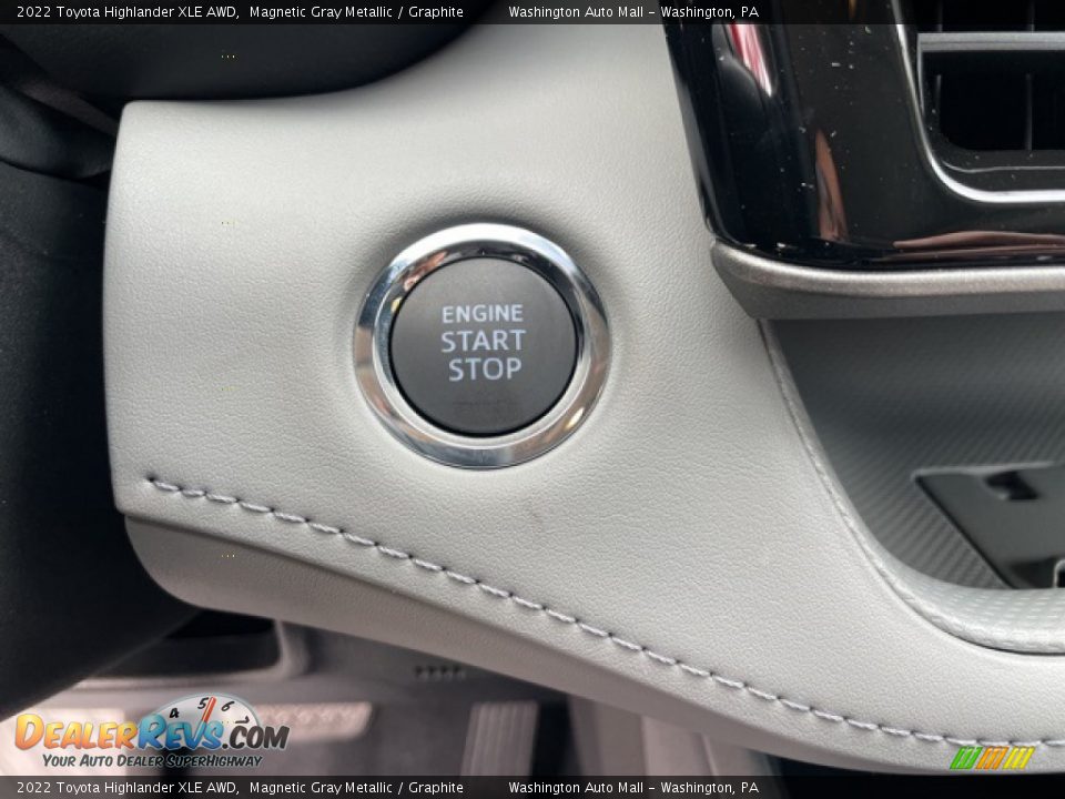 Controls of 2022 Toyota Highlander XLE AWD Photo #22