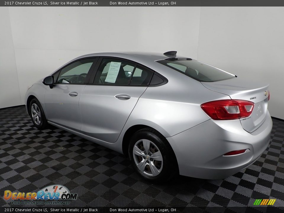 2017 Chevrolet Cruze LS Silver Ice Metallic / Jet Black Photo #10