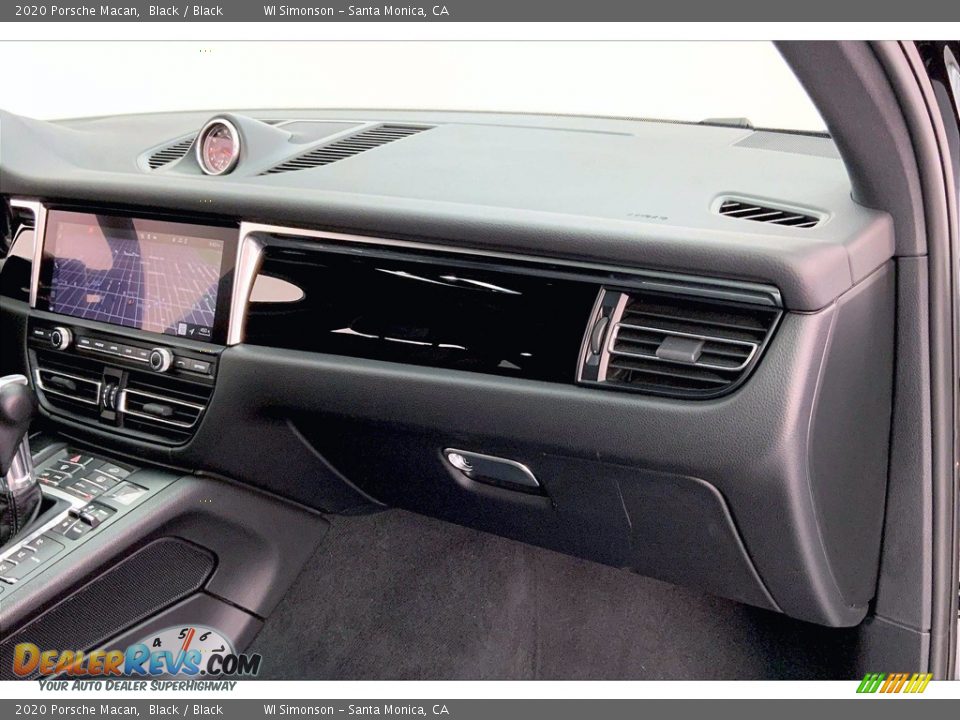 Dashboard of 2020 Porsche Macan  Photo #16