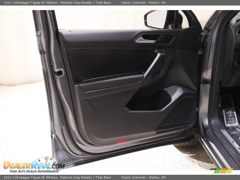 Door Panel of 2021 Volkswagen Tiguan SE 4Motion Photo #4