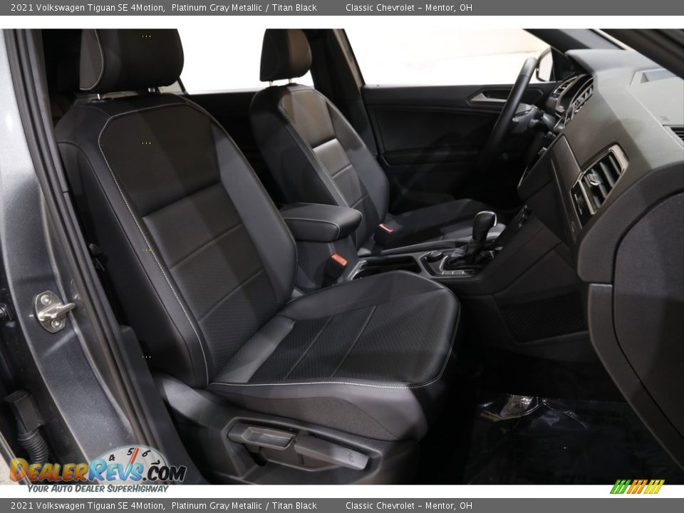 Front Seat of 2021 Volkswagen Tiguan SE 4Motion Photo #14