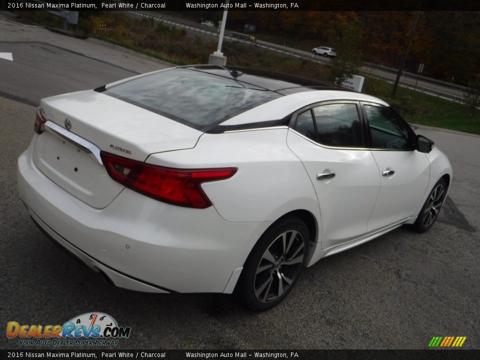 2016 Nissan Maxima Platinum Pearl White / Charcoal Photo #16