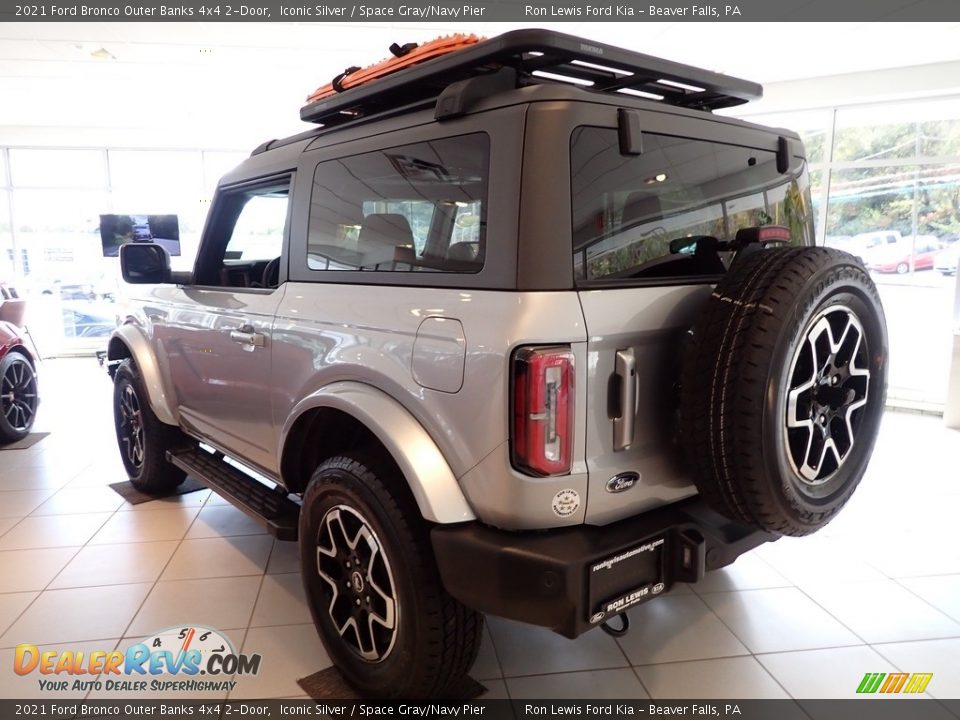 2021 Ford Bronco Outer Banks 4x4 2-Door Iconic Silver / Space Gray/Navy Pier Photo #4