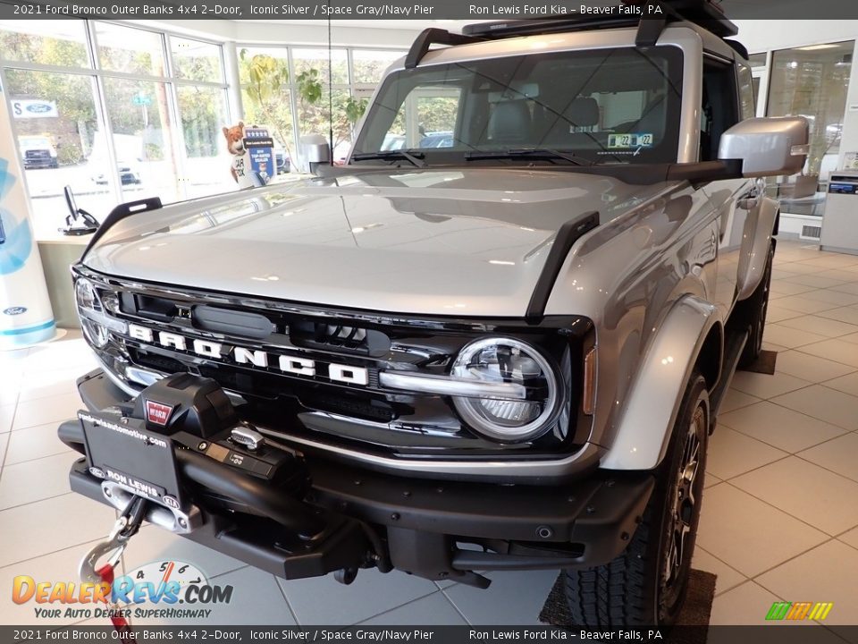 2021 Ford Bronco Outer Banks 4x4 2-Door Iconic Silver / Space Gray/Navy Pier Photo #6