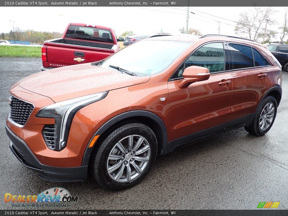 Front 3/4 View of 2019 Cadillac XT4 Sport Photo #8