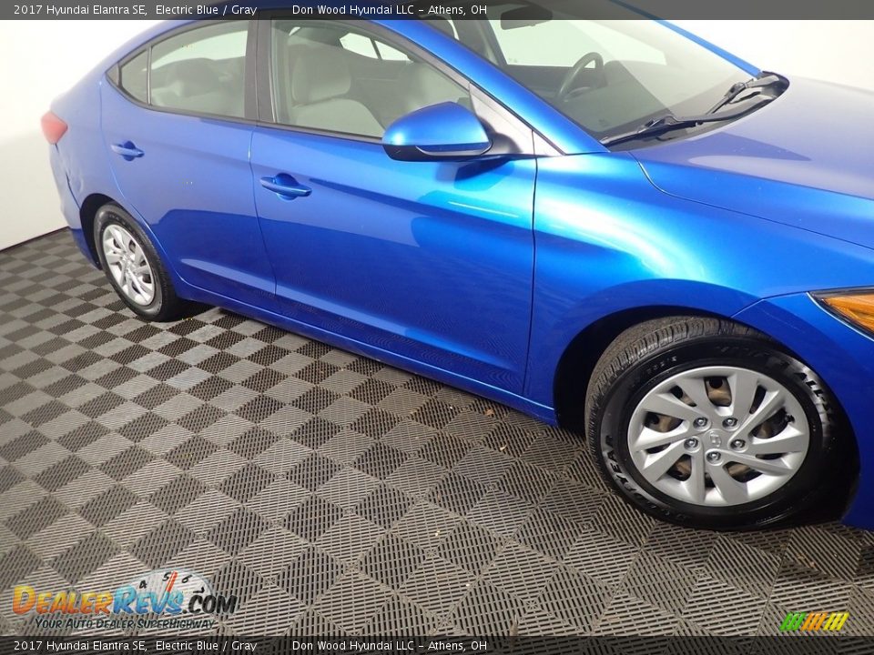 2017 Hyundai Elantra SE Electric Blue / Gray Photo #3