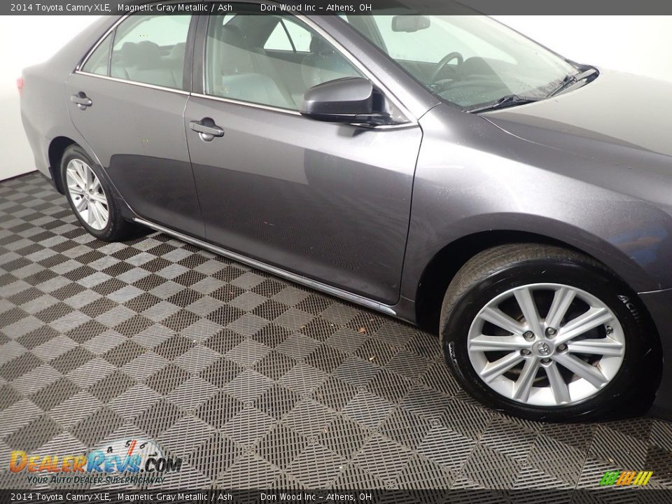 2014 Toyota Camry XLE Magnetic Gray Metallic / Ash Photo #6