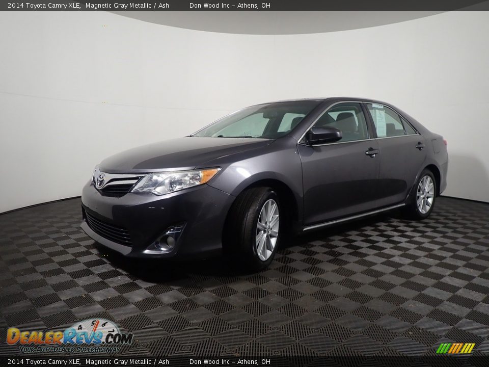 2014 Toyota Camry XLE Magnetic Gray Metallic / Ash Photo #10