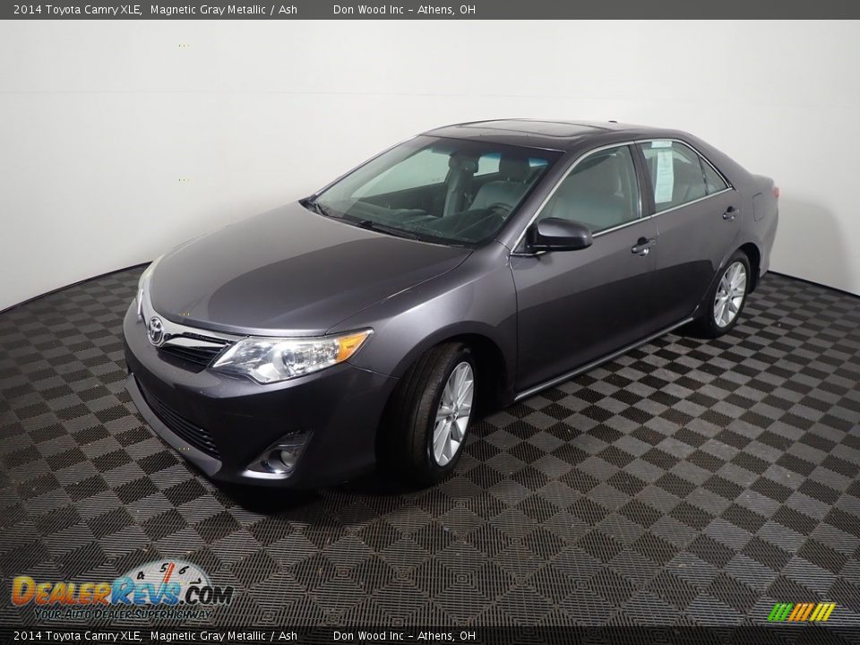 2014 Toyota Camry XLE Magnetic Gray Metallic / Ash Photo #11
