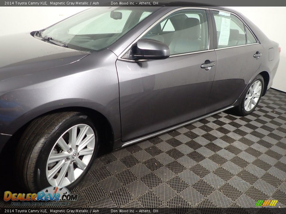 2014 Toyota Camry XLE Magnetic Gray Metallic / Ash Photo #12