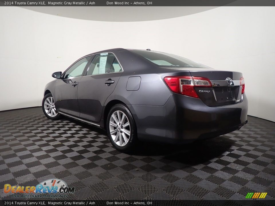 2014 Toyota Camry XLE Magnetic Gray Metallic / Ash Photo #13