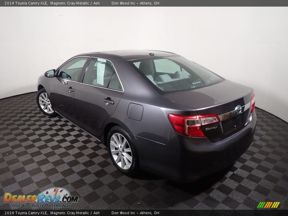 2014 Toyota Camry XLE Magnetic Gray Metallic / Ash Photo #14