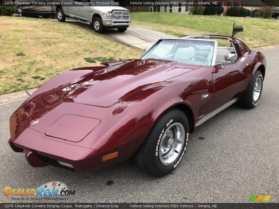 Front 3/4 View of 1976 Chevrolet Corvette Stingray Coupe Photo #1