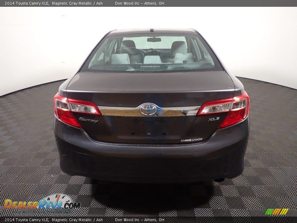 2014 Toyota Camry XLE Magnetic Gray Metallic / Ash Photo #15