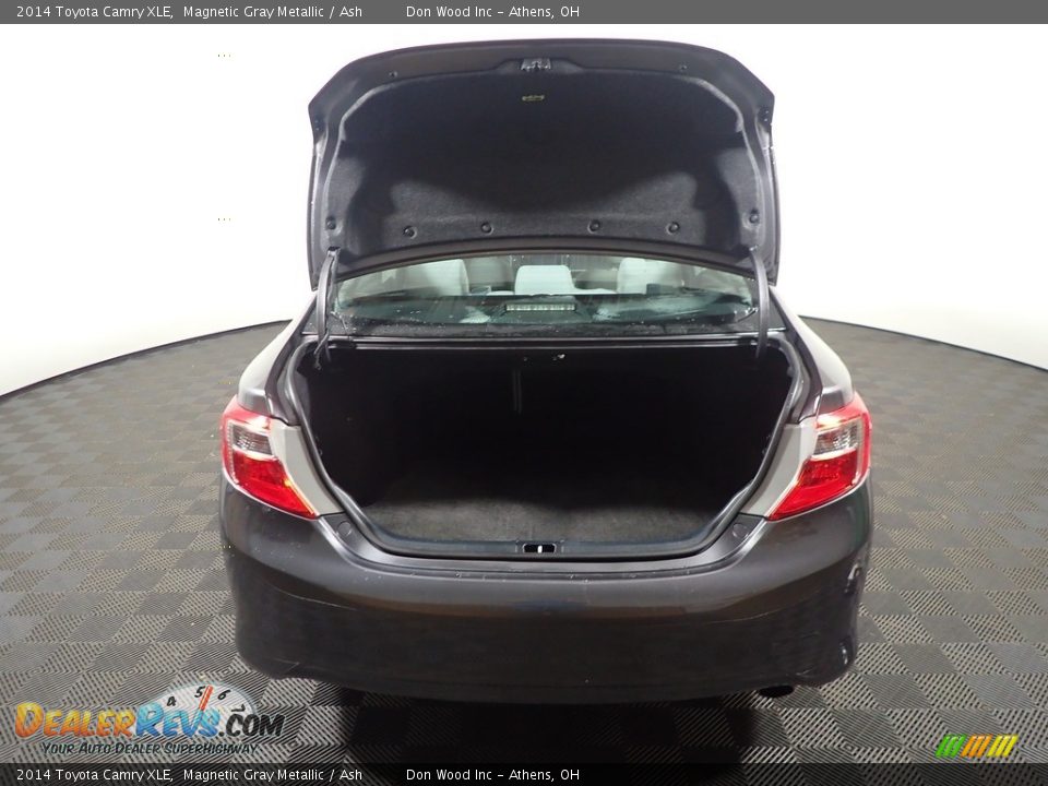2014 Toyota Camry XLE Magnetic Gray Metallic / Ash Photo #16