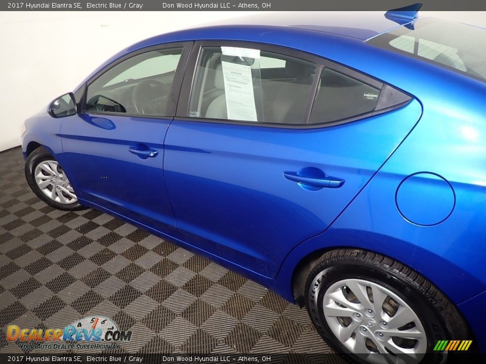 2017 Hyundai Elantra SE Electric Blue / Gray Photo #17