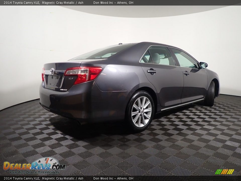 2014 Toyota Camry XLE Magnetic Gray Metallic / Ash Photo #18