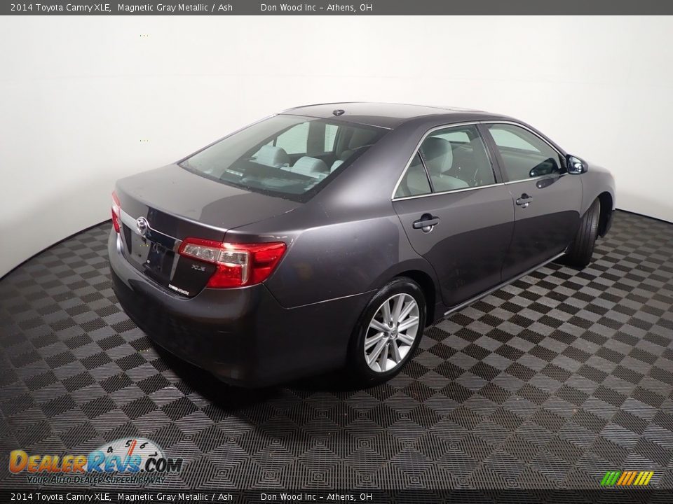 2014 Toyota Camry XLE Magnetic Gray Metallic / Ash Photo #19