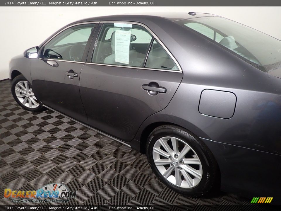 2014 Toyota Camry XLE Magnetic Gray Metallic / Ash Photo #20