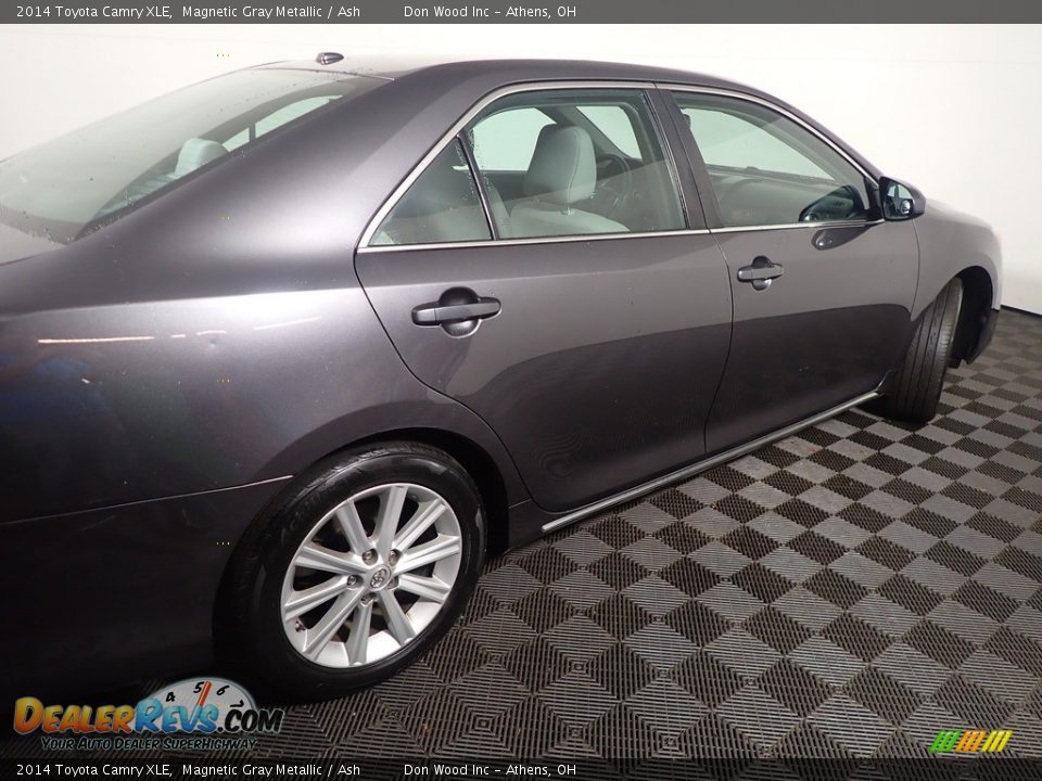 2014 Toyota Camry XLE Magnetic Gray Metallic / Ash Photo #21