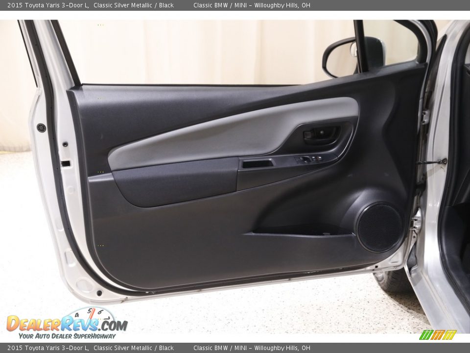 Door Panel of 2015 Toyota Yaris 3-Door L Photo #4