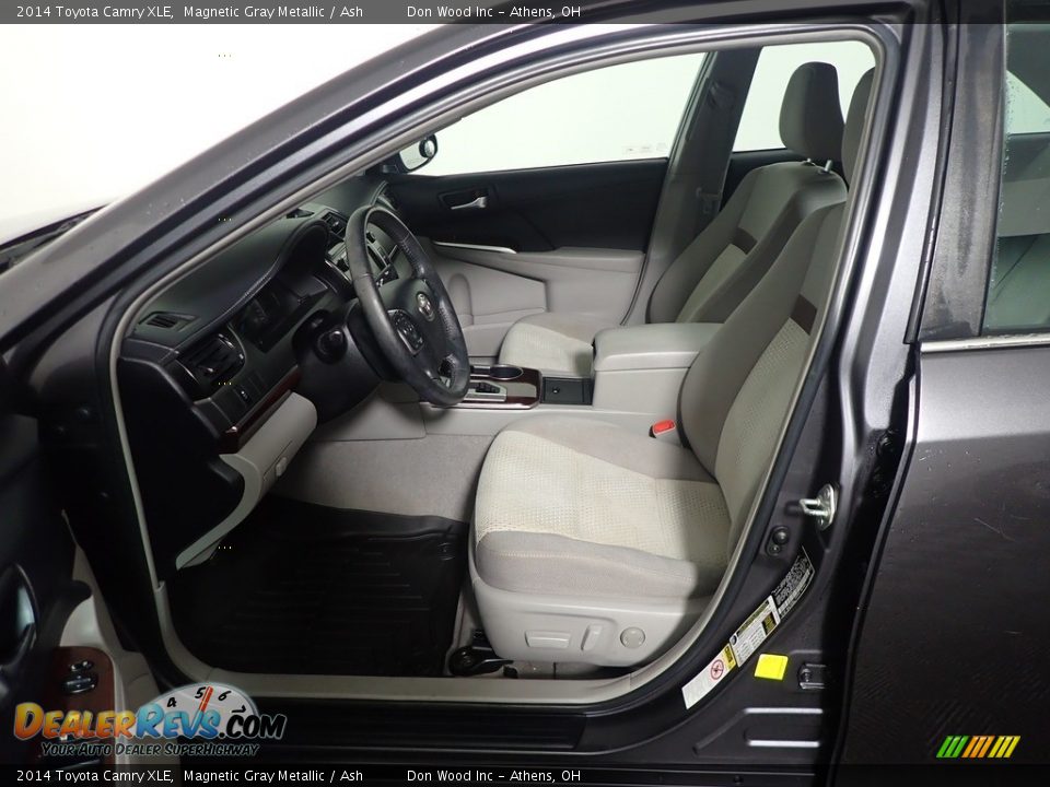 2014 Toyota Camry XLE Magnetic Gray Metallic / Ash Photo #24
