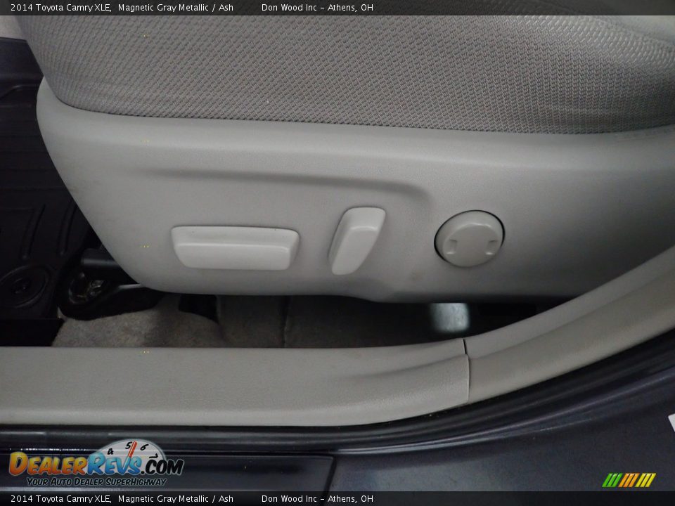 2014 Toyota Camry XLE Magnetic Gray Metallic / Ash Photo #25