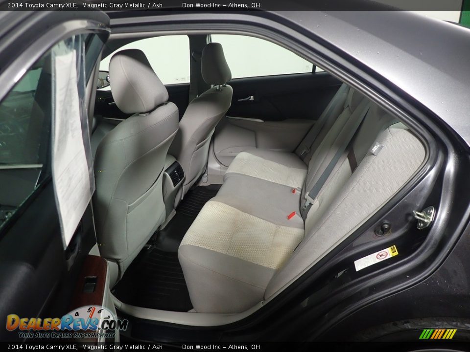 2014 Toyota Camry XLE Magnetic Gray Metallic / Ash Photo #36