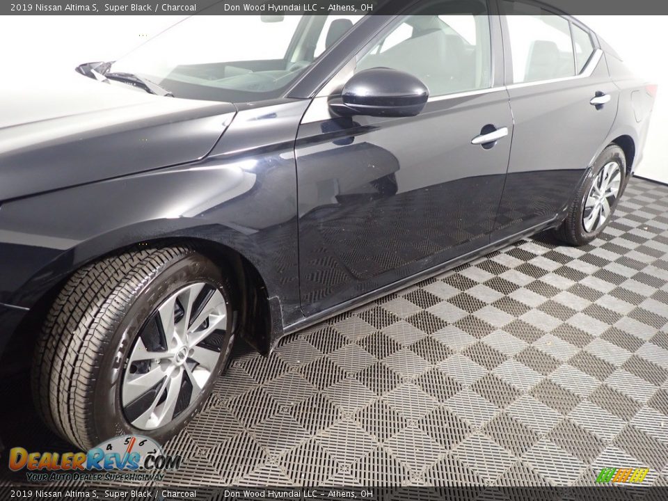 2019 Nissan Altima S Super Black / Charcoal Photo #10