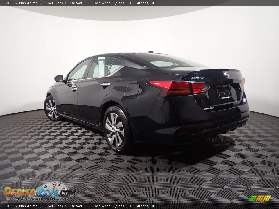 2019 Nissan Altima S Super Black / Charcoal Photo #11