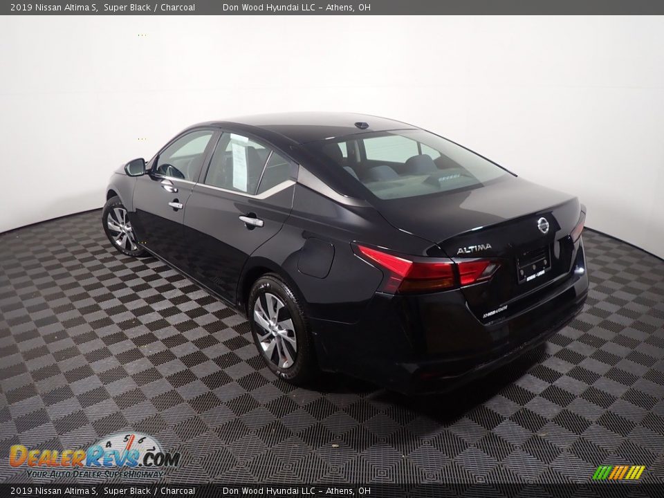 2019 Nissan Altima S Super Black / Charcoal Photo #12