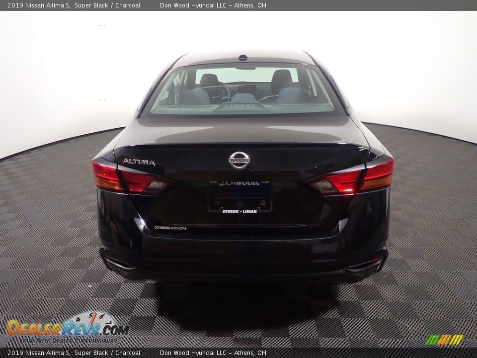 2019 Nissan Altima S Super Black / Charcoal Photo #13