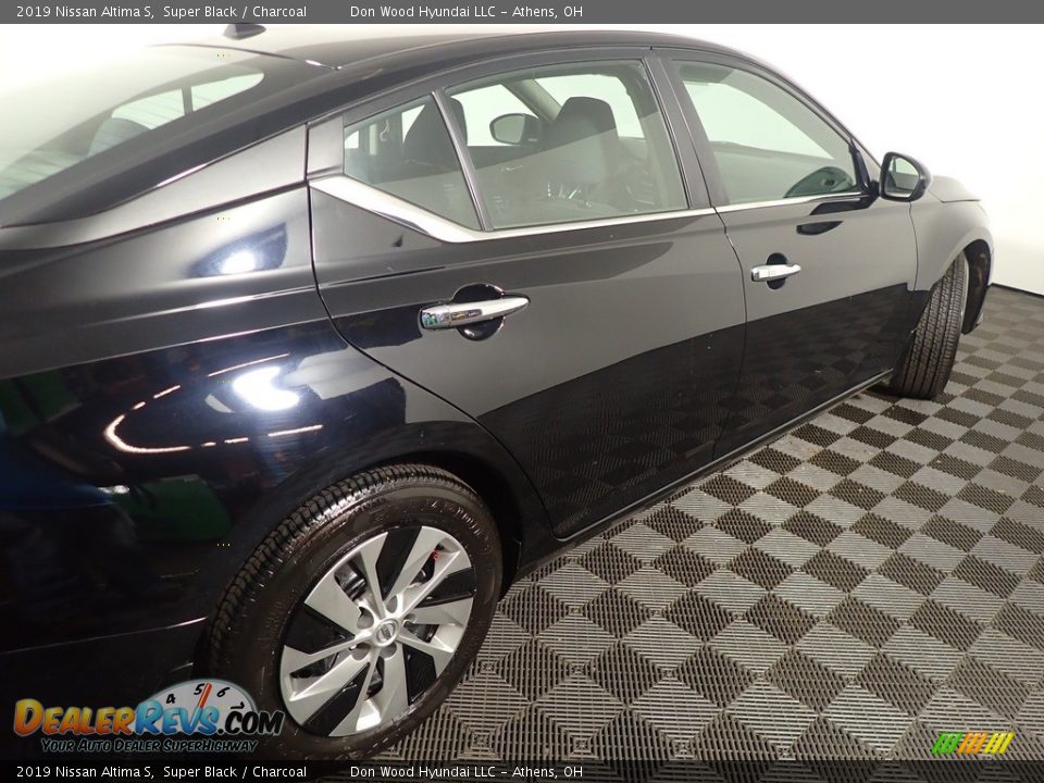 2019 Nissan Altima S Super Black / Charcoal Photo #19