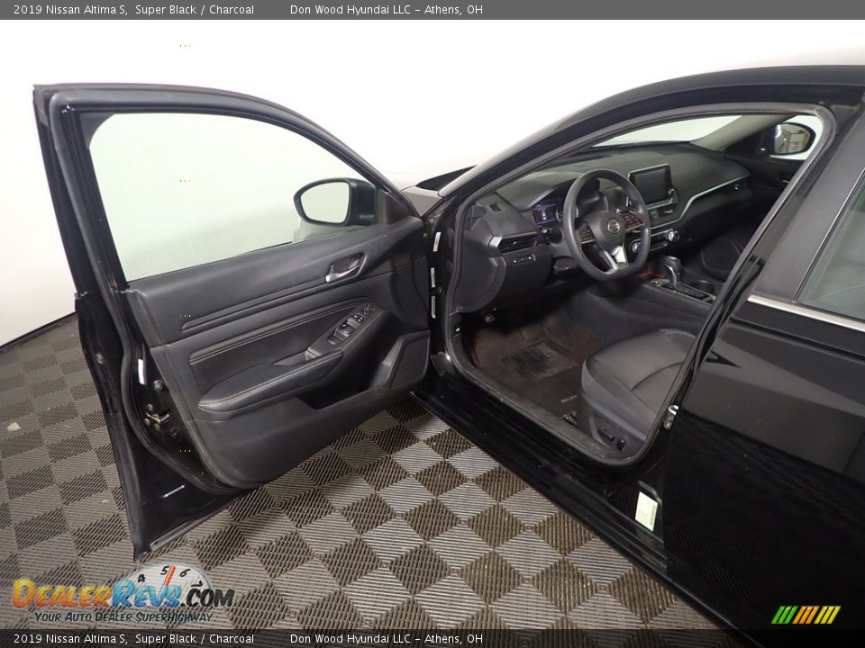 2019 Nissan Altima S Super Black / Charcoal Photo #20
