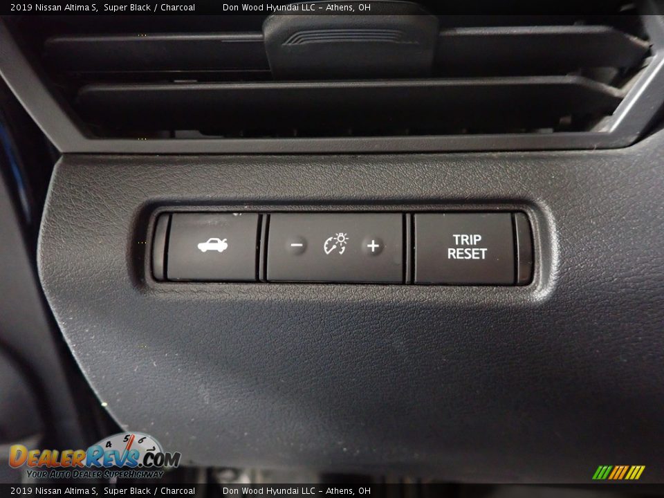 2019 Nissan Altima S Super Black / Charcoal Photo #31