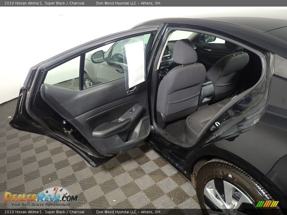 2019 Nissan Altima S Super Black / Charcoal Photo #34
