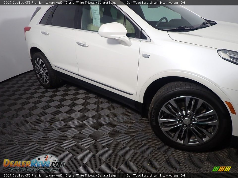2017 Cadillac XT5 Premium Luxury AWD Crystal White Tricoat / Sahara Beige Photo #6