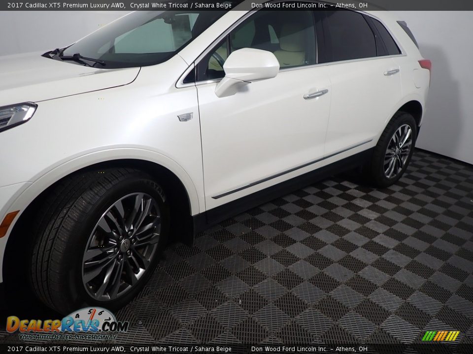 2017 Cadillac XT5 Premium Luxury AWD Crystal White Tricoat / Sahara Beige Photo #12