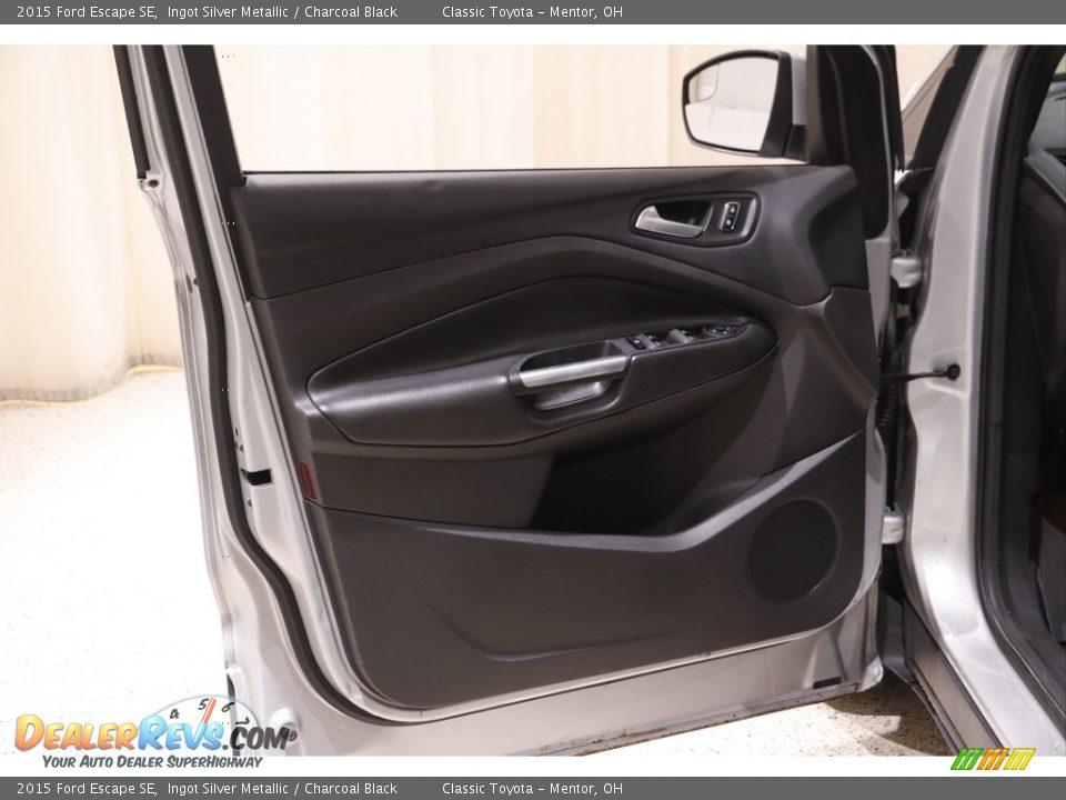 2015 Ford Escape SE Ingot Silver Metallic / Charcoal Black Photo #4