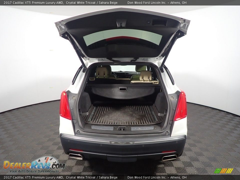 2017 Cadillac XT5 Premium Luxury AWD Crystal White Tricoat / Sahara Beige Photo #16