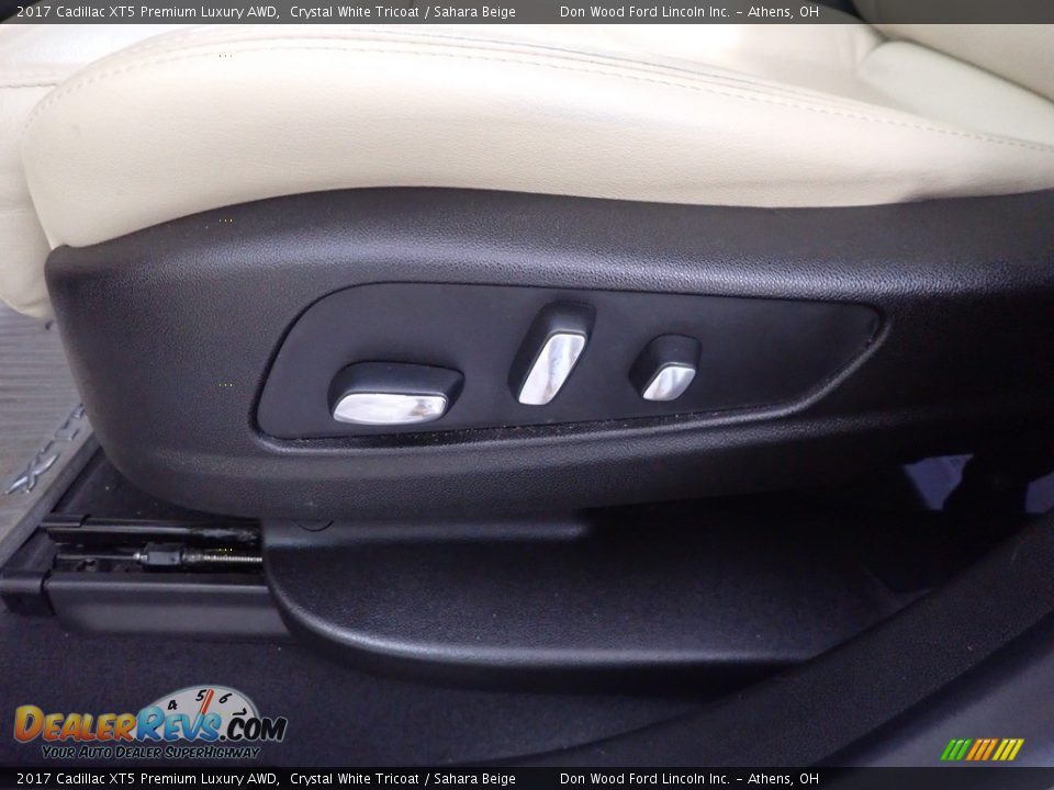 2017 Cadillac XT5 Premium Luxury AWD Crystal White Tricoat / Sahara Beige Photo #26