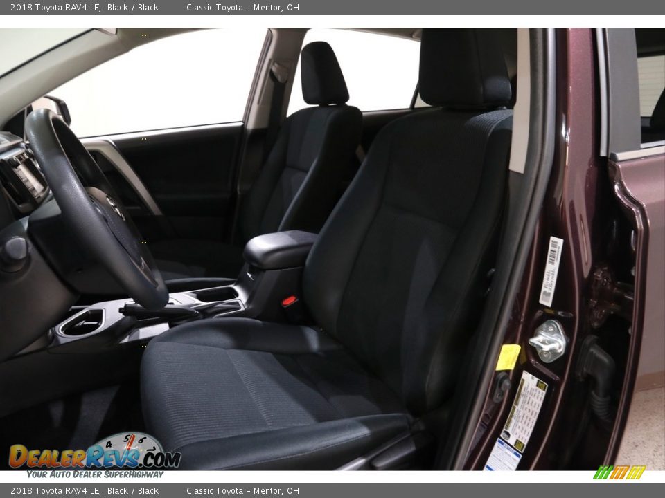 2018 Toyota RAV4 LE Black / Black Photo #5