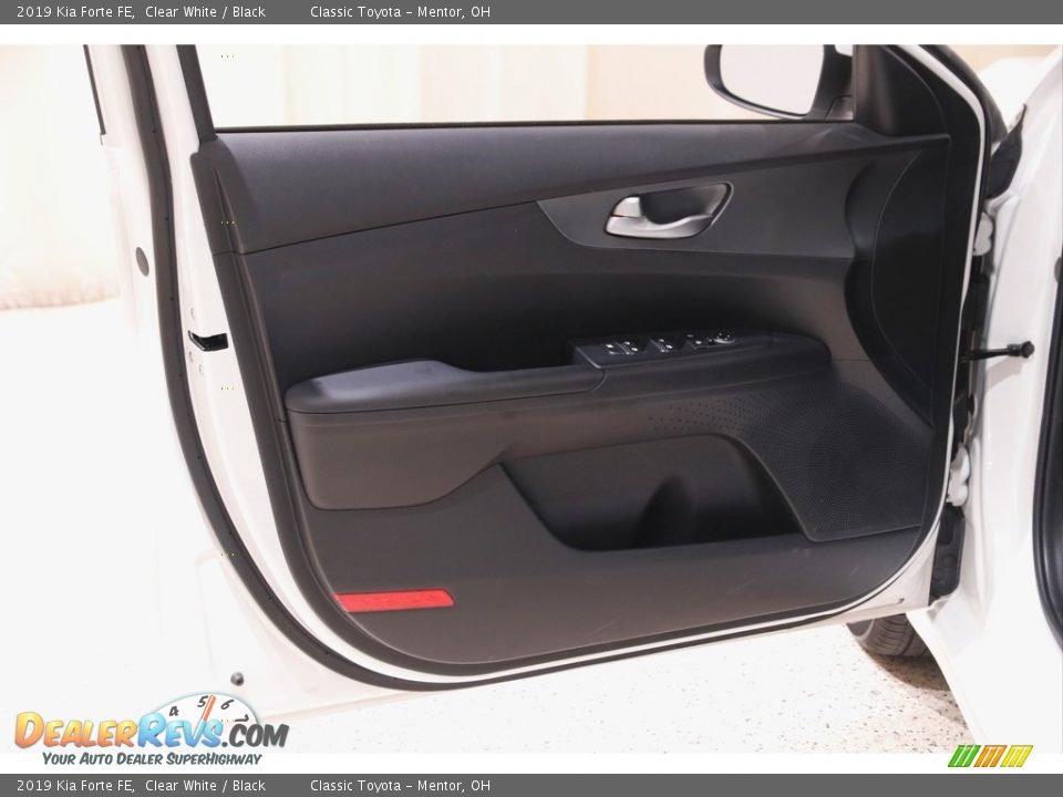 2019 Kia Forte FE Clear White / Black Photo #4