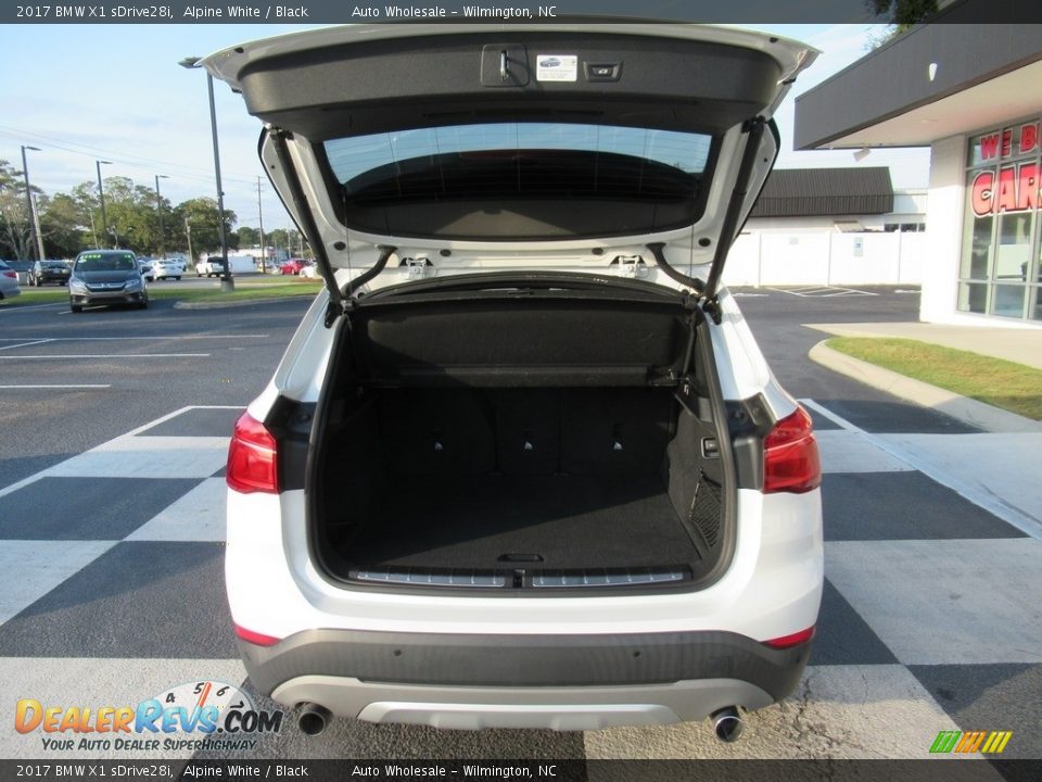 2017 BMW X1 sDrive28i Alpine White / Black Photo #5