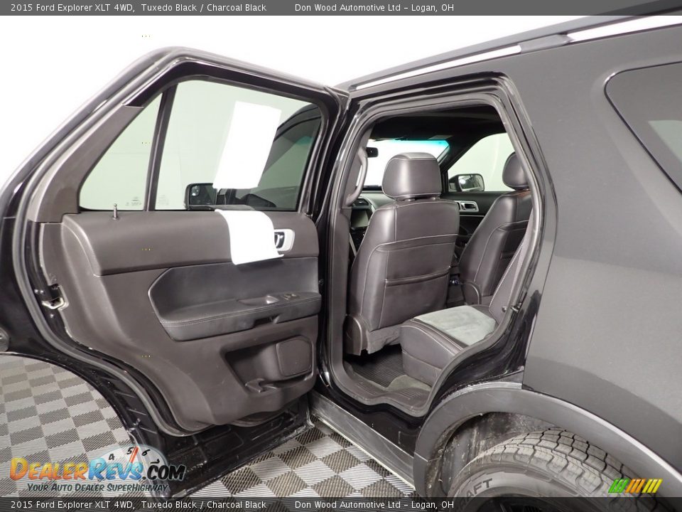 2015 Ford Explorer XLT 4WD Tuxedo Black / Charcoal Black Photo #33