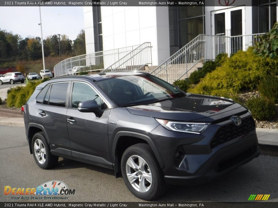 Front 3/4 View of 2021 Toyota RAV4 XLE AWD Hybrid Photo #1