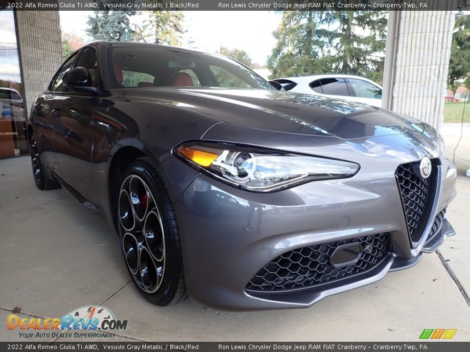 2022 Alfa Romeo Giulia Ti AWD Vesuvio Gray Metallic / Black/Red Photo #3