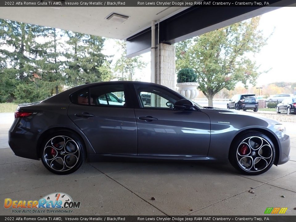 2022 Alfa Romeo Giulia Ti AWD Vesuvio Gray Metallic / Black/Red Photo #4