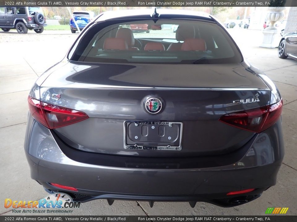 2022 Alfa Romeo Giulia Ti AWD Vesuvio Gray Metallic / Black/Red Photo #7